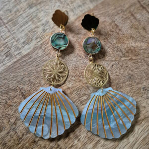 Schelp resin oorbellen