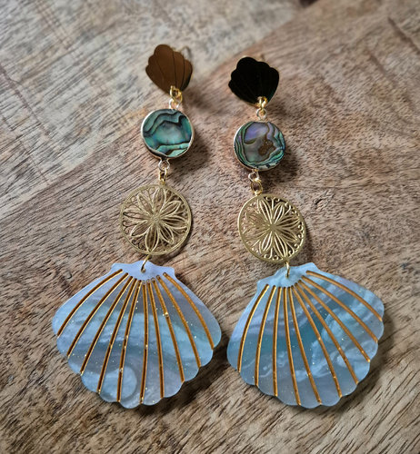 Schelp resin oorbellen