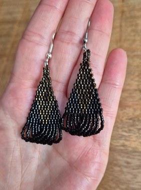 Zwarte delica oorbellen - Afbeelding 2