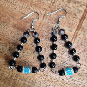 Triangel oorbellen zwart