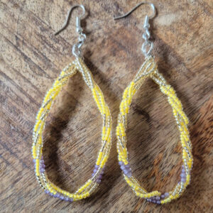 Gele rocaille oorbellen