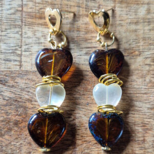 Bruine hartjes oorbellen