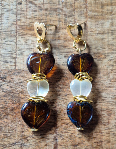 Bruine hartjes oorbellen