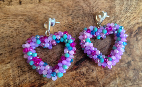 Paarse hartjes oorbellen