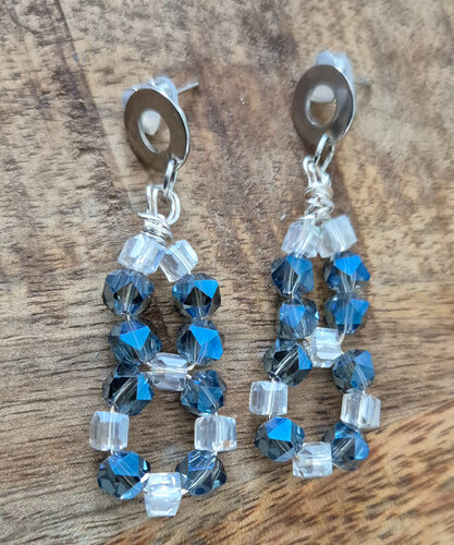 Blauwe transparant oorbellen