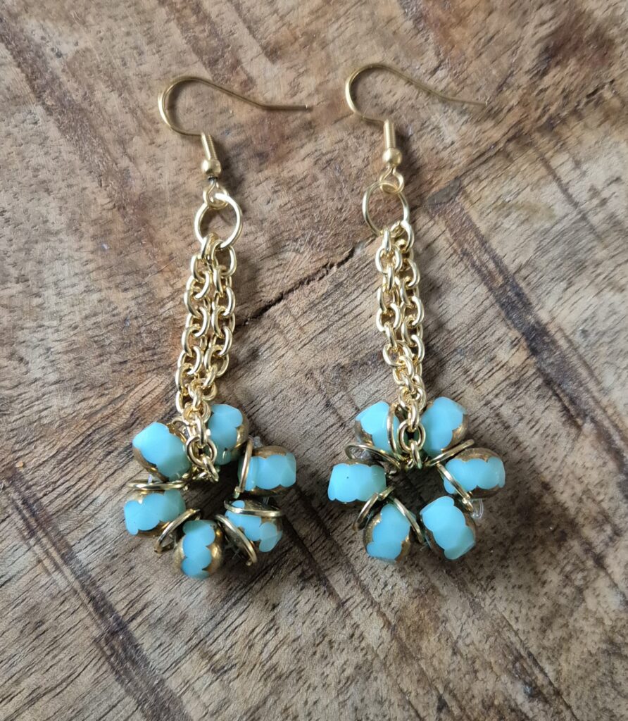 Goudkleurige turquoise oorbellen