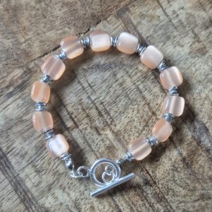 Zalmkleurig/oranje armbandje