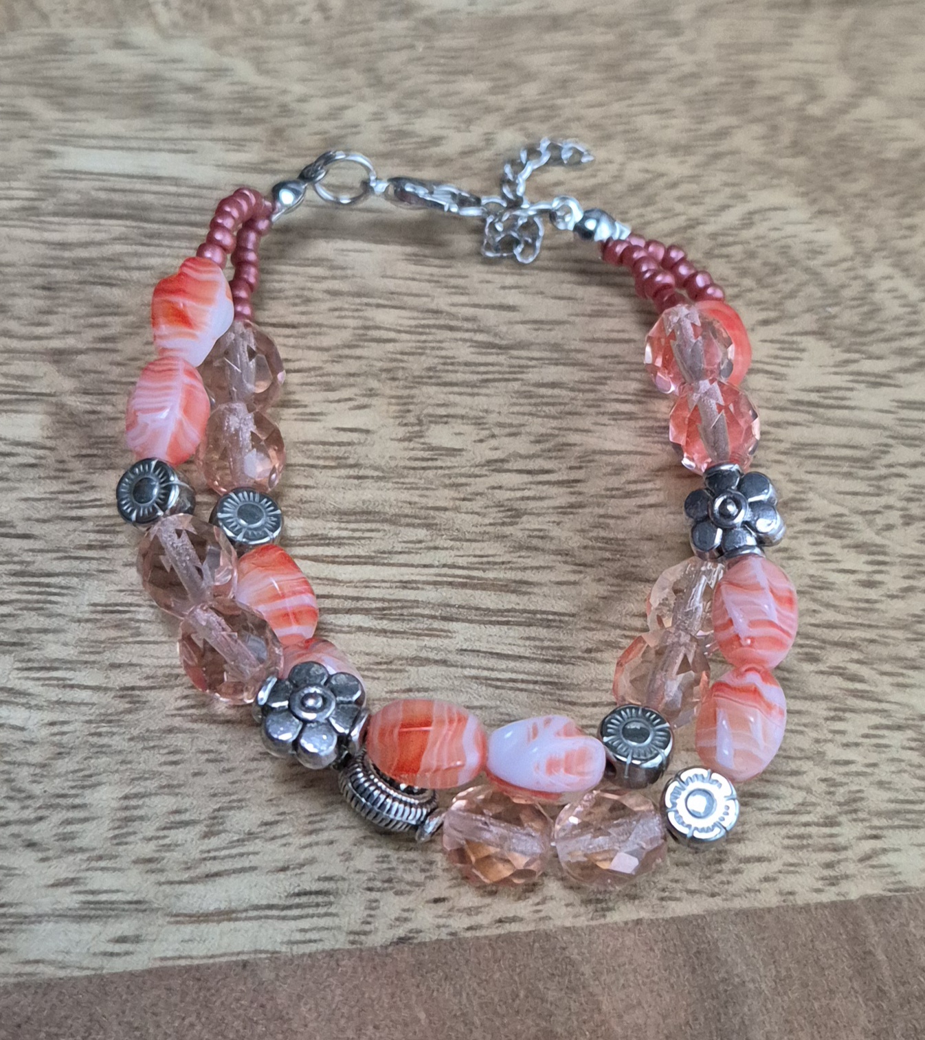 Zalmroze glaskraln armband