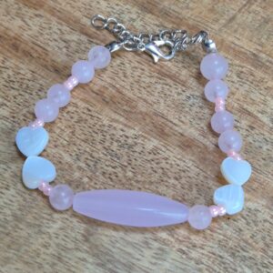 Rozenkwarts armband hartje