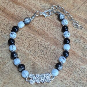 Zwartwit glaskralen armband