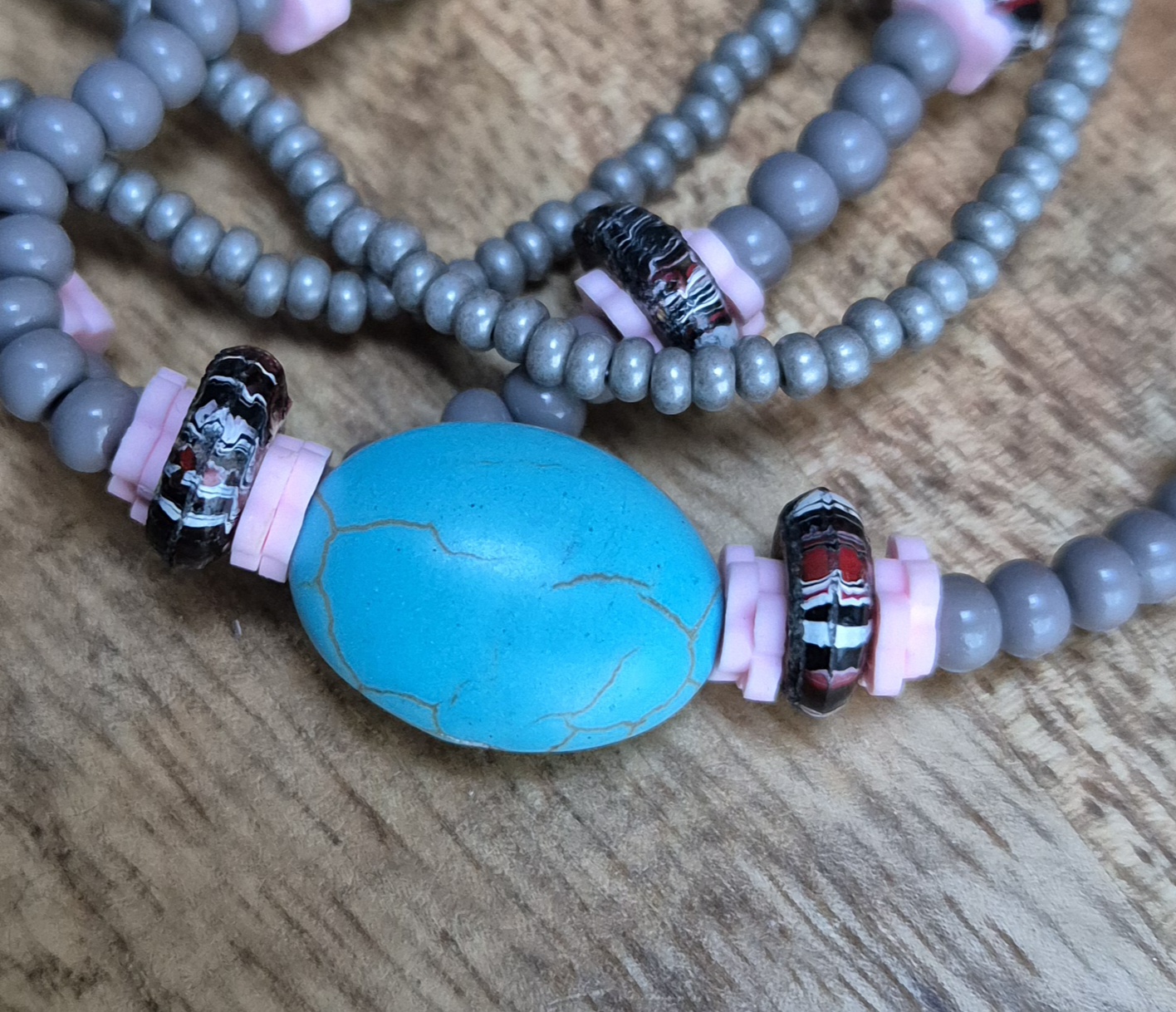 Grijze rocaille armband - Afbeelding 2