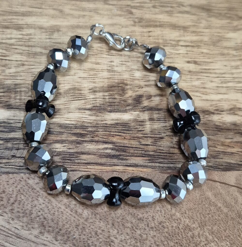 Zilverkleurige armband