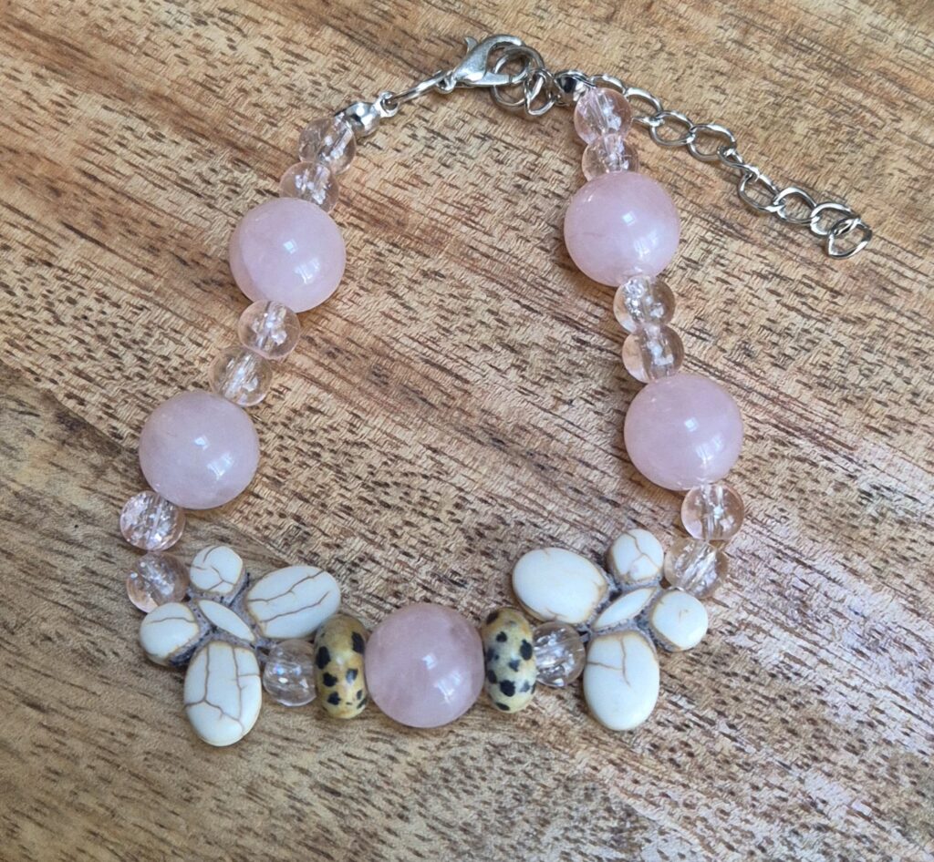 Rozenkwarts armband vlinder