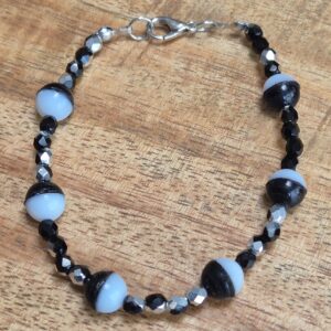 Zwart wit glas armband