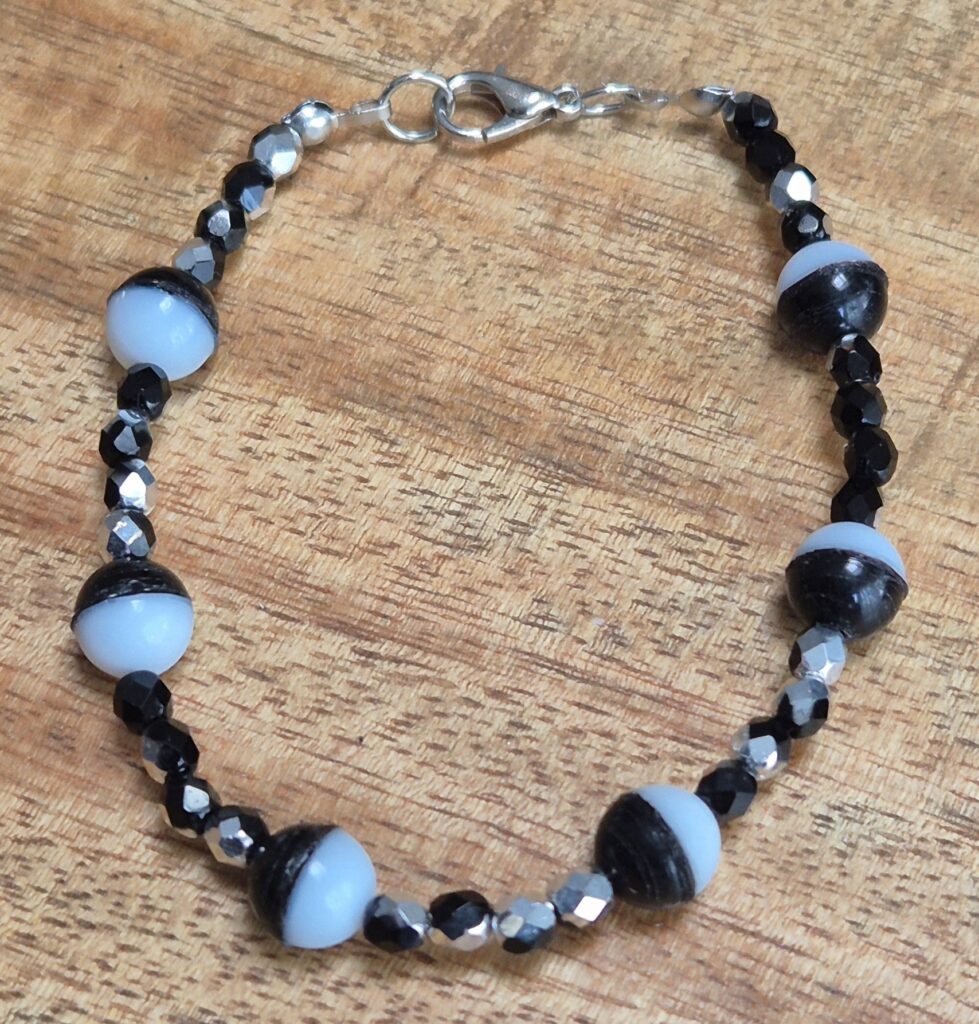 Zwart wit glas armband