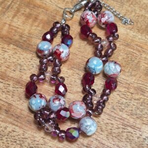 Paarse glaskralen armband