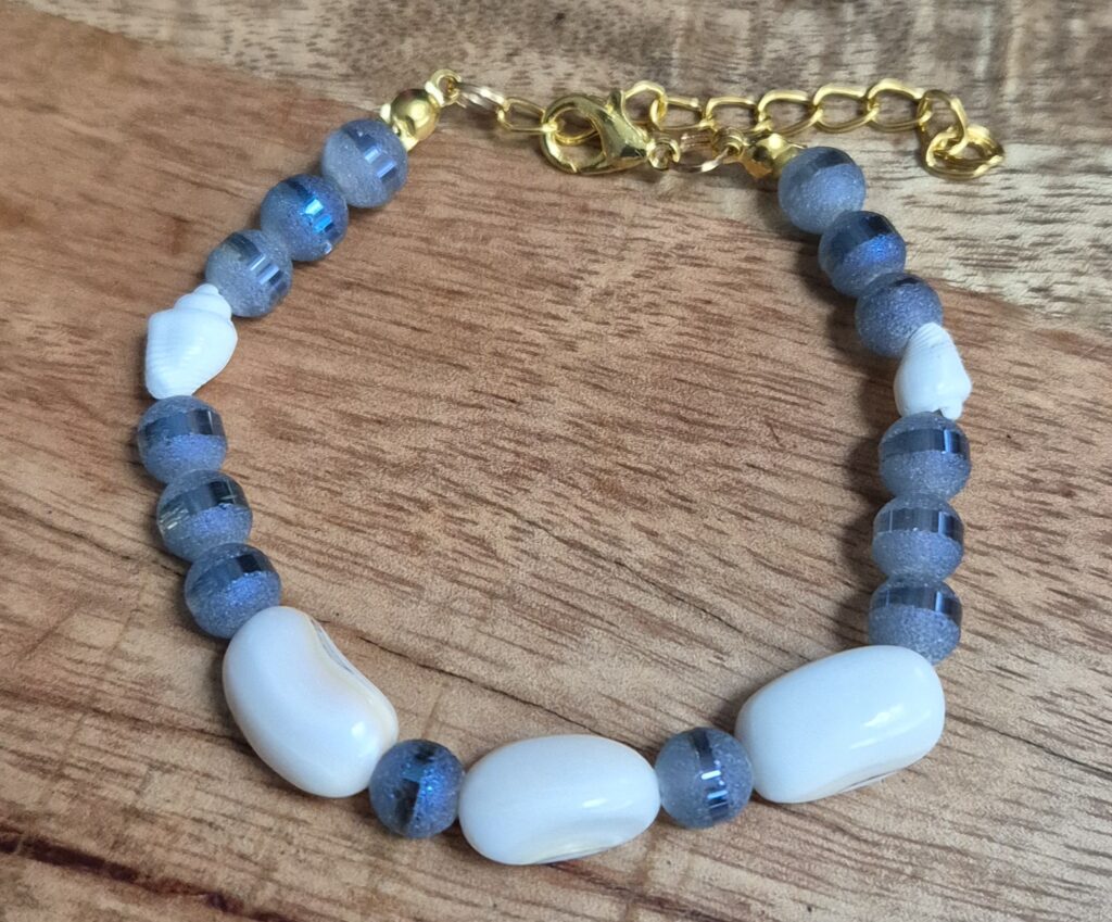 Schelp armband blauw