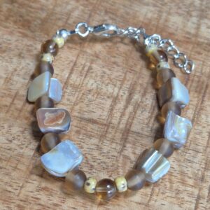 Bruin glaskralen armbandje