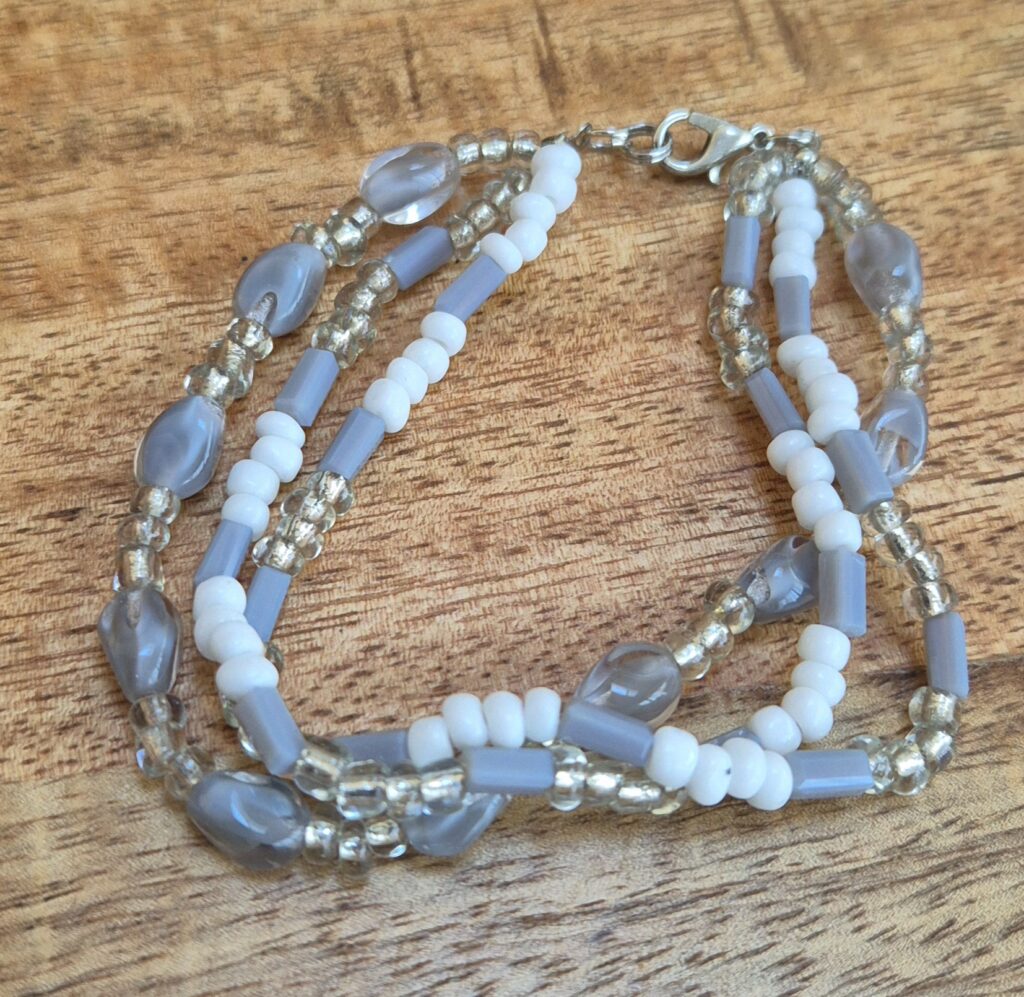 Grijze transparant armband