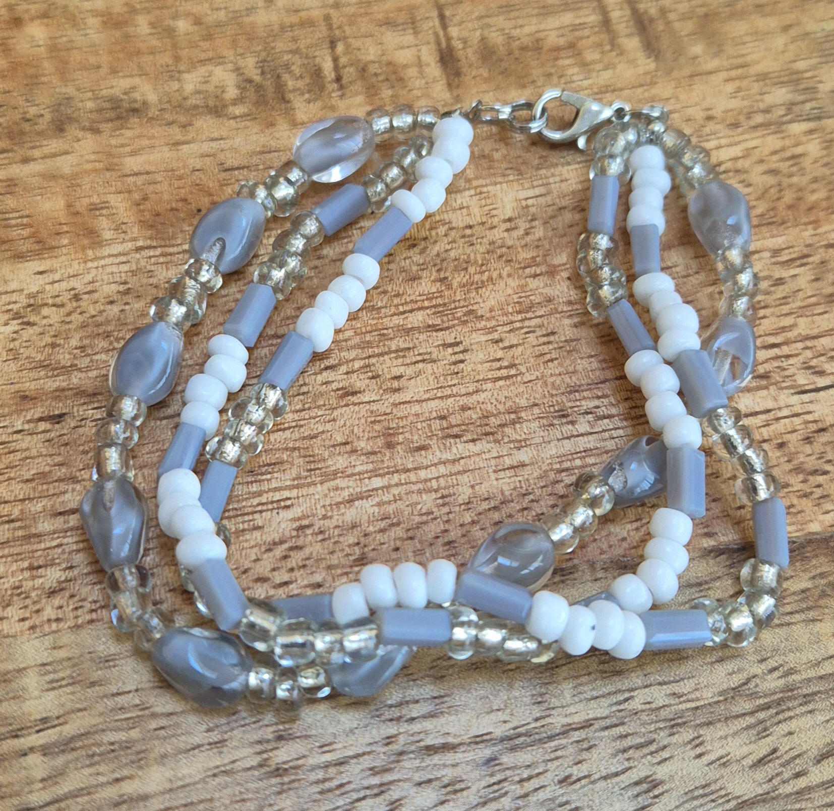 Grijze transparant armband