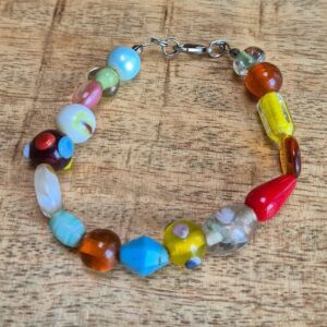 Gekleurde glasarmband