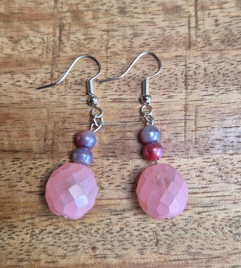 Roze facet oorbellen