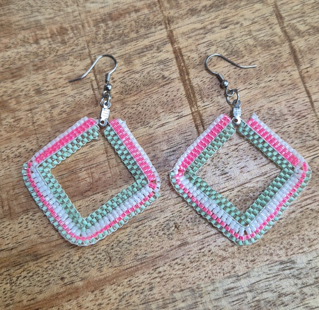 Statement oorbellen met rocailles