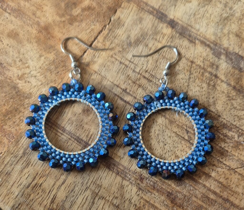 Blauwe oorbellen