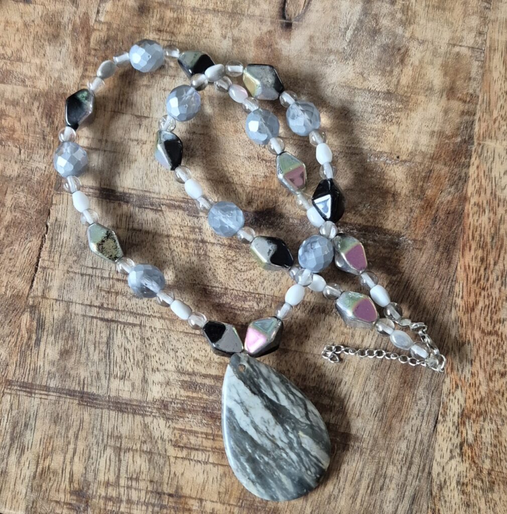 Grijze ketting