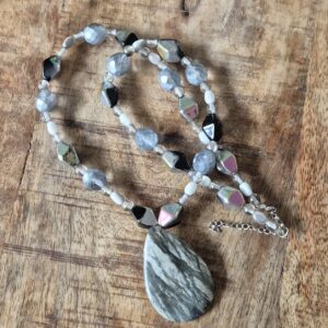 Grijze ketting