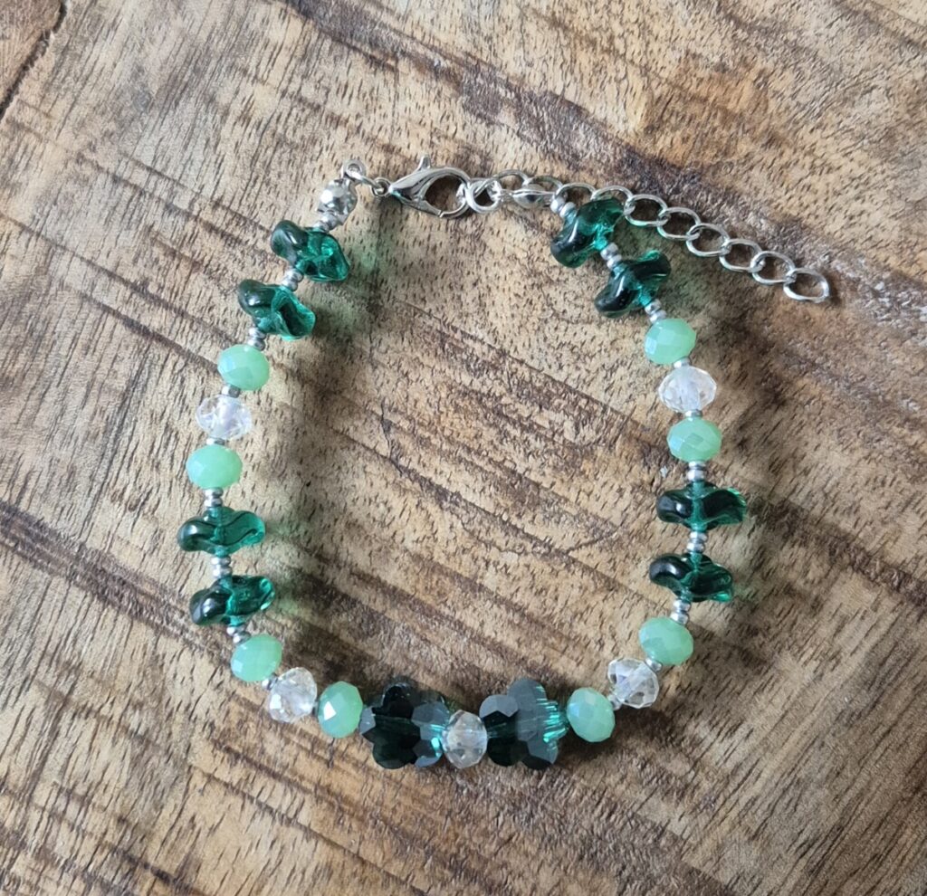 Groene armband bloem