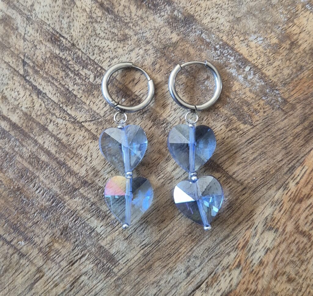Blauwe hartjes oorbellen