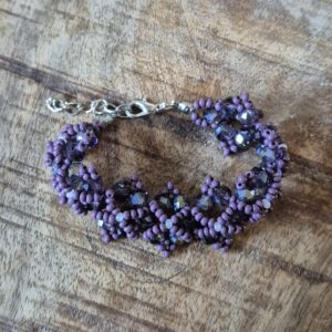 Paars armbandje