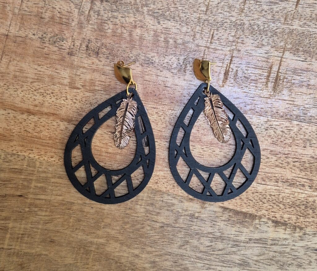 Zwart houten oorbellen