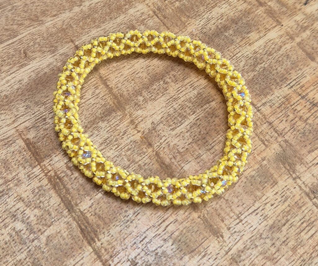Roll over armband geel/goud
