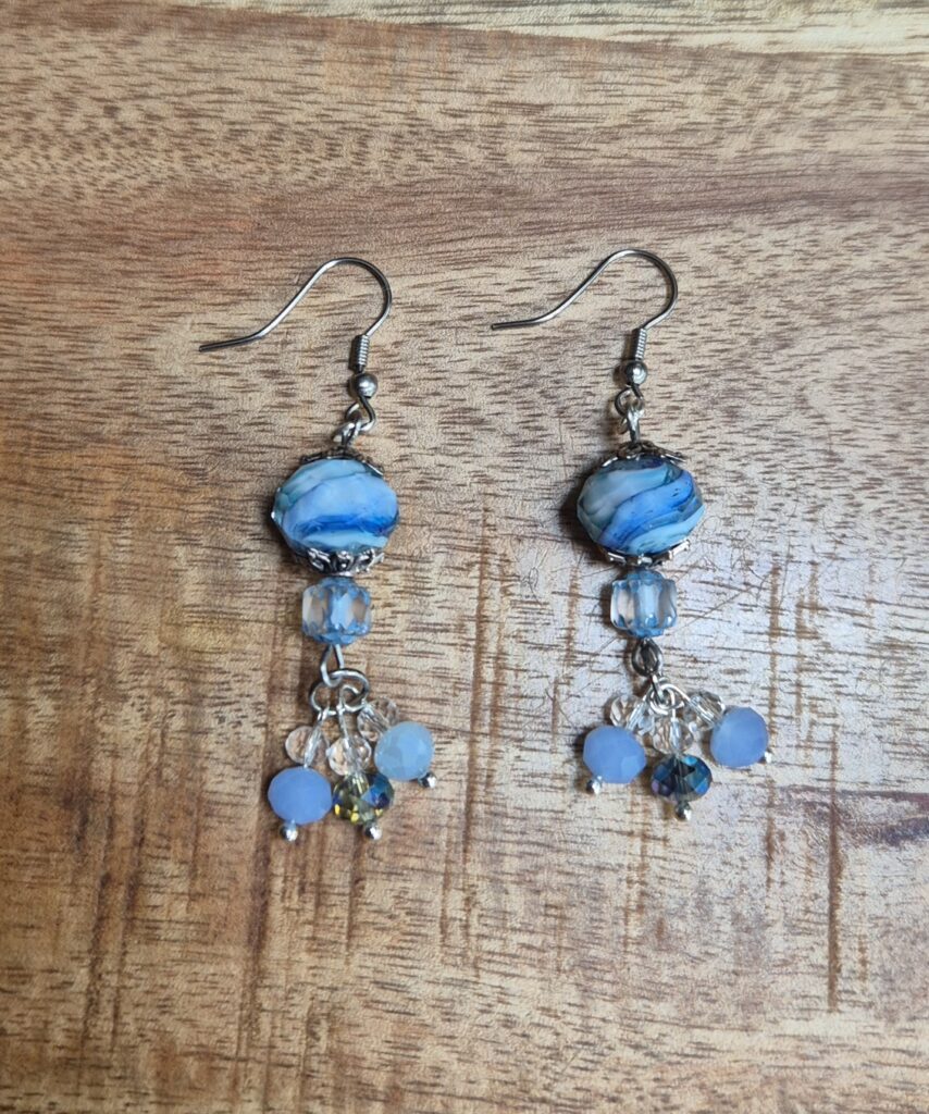 Blauwtinten oorbellen