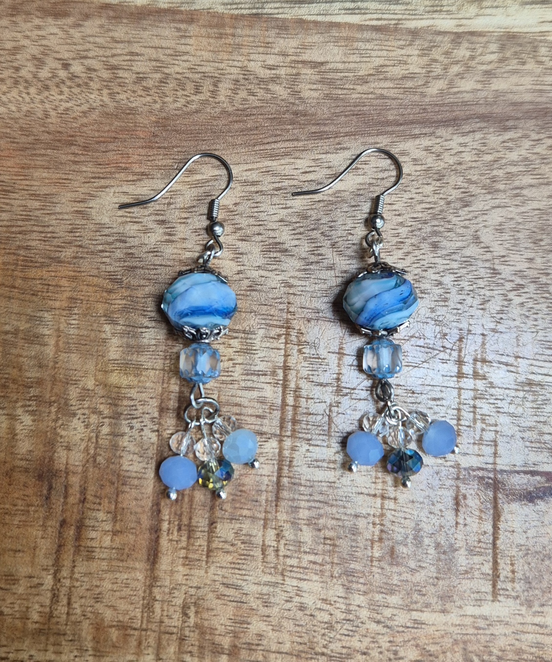 Blauwtinten oorbellen