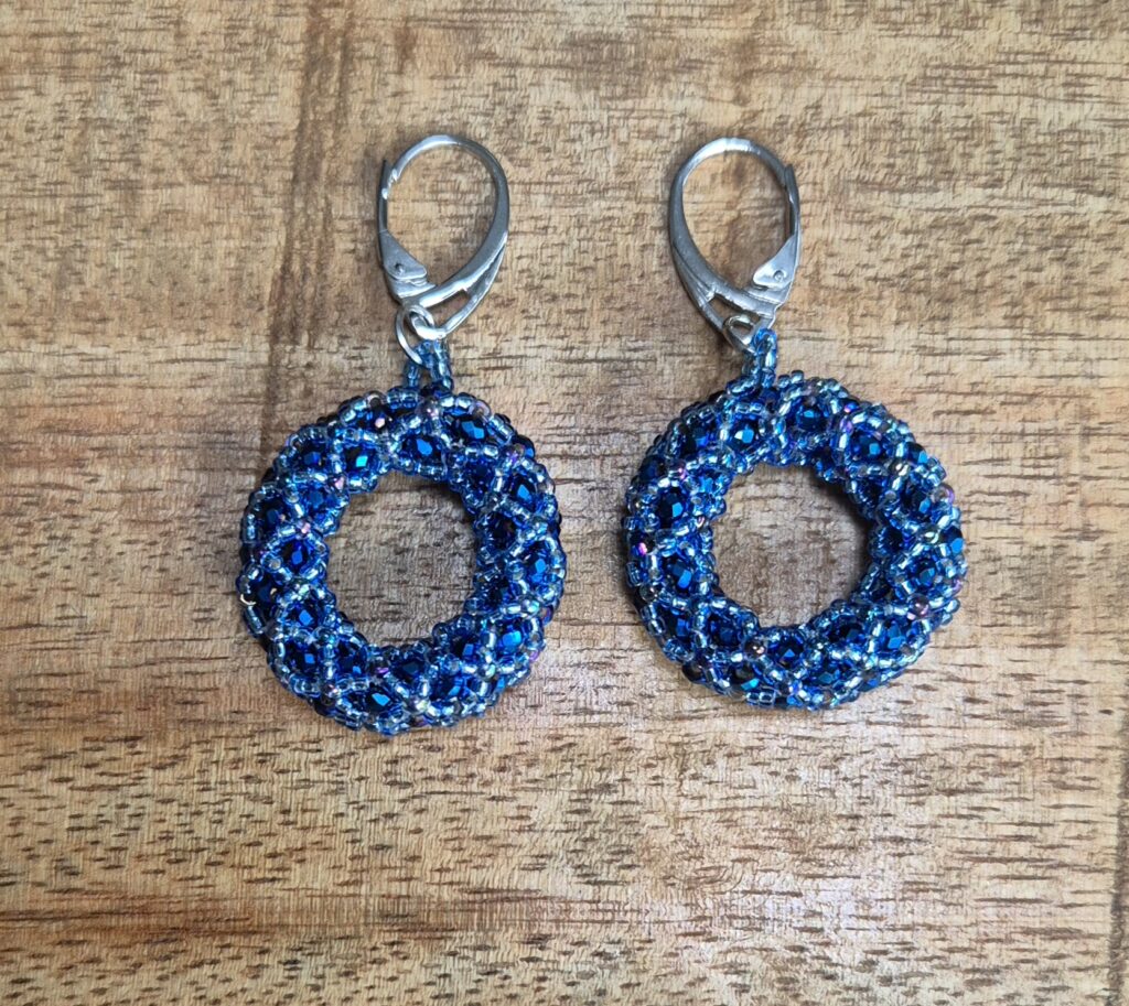 Blauwe statement oorbellen